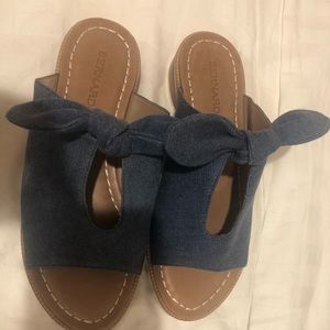 Never Worn Bernardo Alice Sandal In Demin.